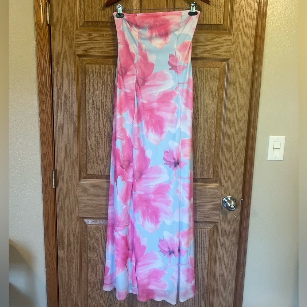 Lucy in the Sky floral mesh strapless dress in light blue - Picture 4 of 6
